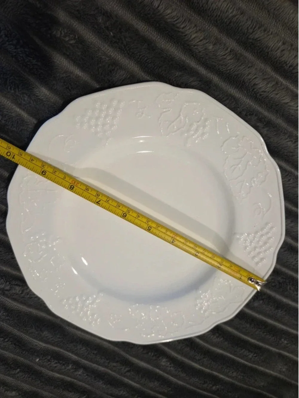Vintage Colony Harvest Grape milk glass dinner plate